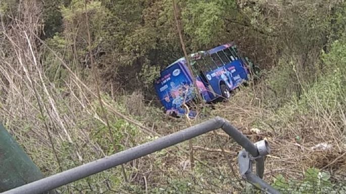 Autobús de pasajeros cae a un barranco en Cuajimalpa; hay 19 heridos