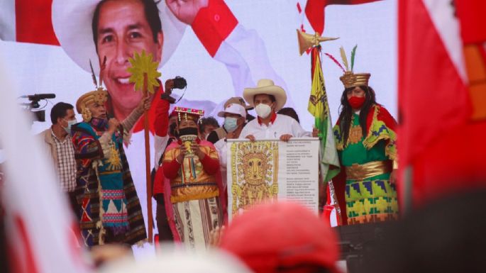 Perú: el candidato presidencial Pedro Castillo se pronuncia contra el aborto, mariguana y matrimonios gay