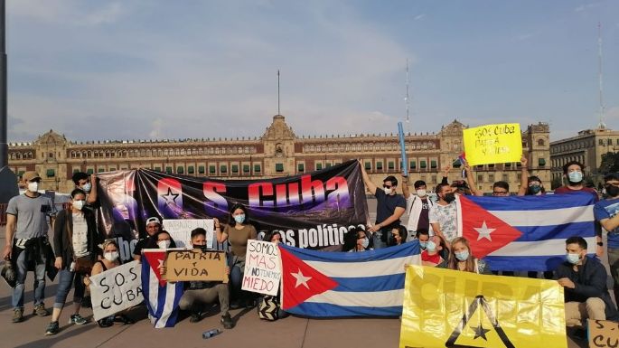 Cubanos protestan en el zócalo contra el régimen de Díaz-Canel