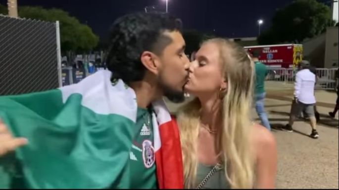 Se vuelve viral la pareja que se "robó" el show en el México-Guatemala (Videos)