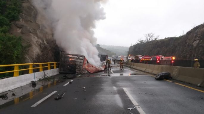 Chocan tráileres en Tlajomulco; hay cuatro muertos