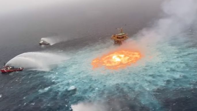 Sofocan incendio que amenazaba plataforma petrolera de la Sonda de Campeche