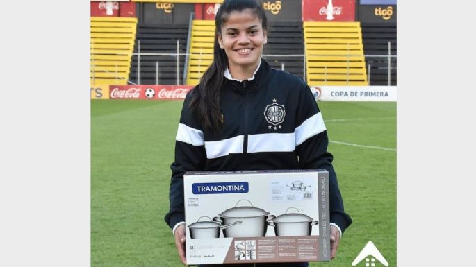 Premian con ollas a jugadora estrella de futbol; esto fue lo que hizo