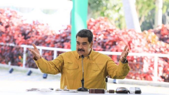 Maduro pide a la población "votar por la paz" tras apertura de colegios electorales en Venezuela