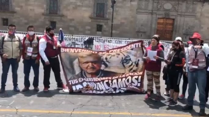 Servidores de la Nación protestan en Palacio Nacional