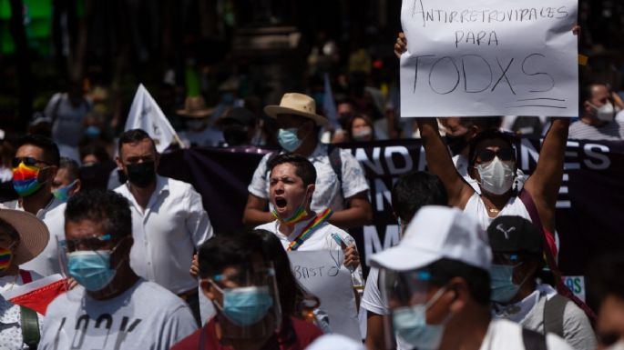 Marchan contra el desabasto de medicamentos oncológicos y antirretrovirales