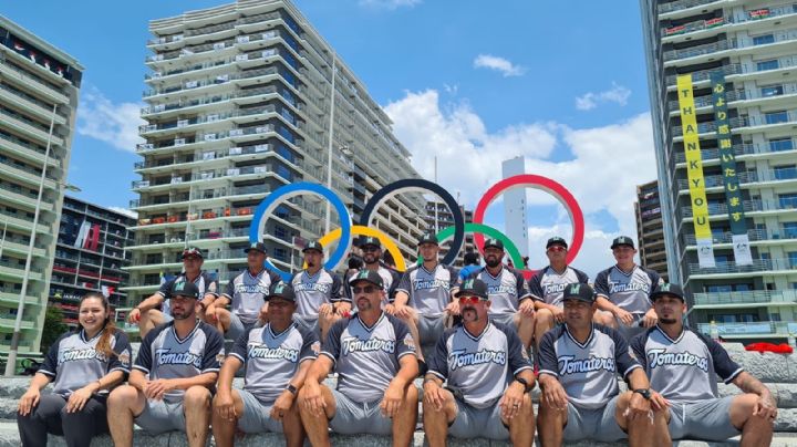 Seleccionados nacionales de beisbol se toman foto en Tokio con el uniforme de Tomateros; el COM demandará al equipo