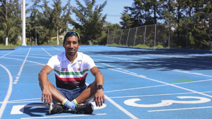 Él es Crisanto Grajales, el triatleta que nació con los tenis puestos