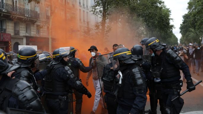 La policía francesa dispersa nueva protesta contra el certificado de vacunación