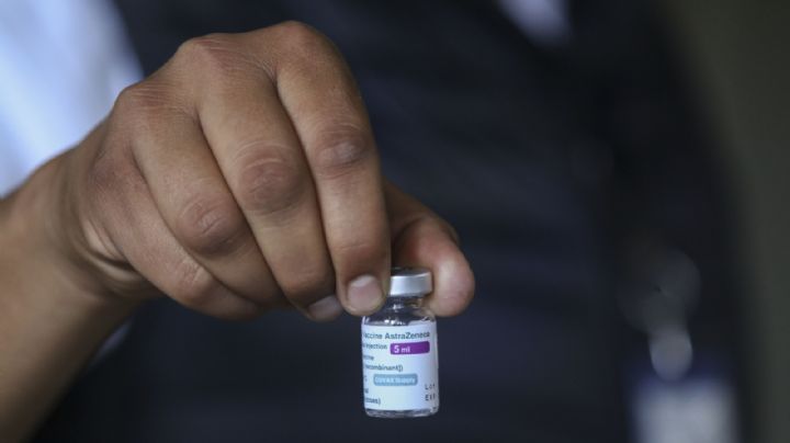 Tercera dosis de AstraZeneca aumenta "significativamente" los anticuerpos contra ómicron