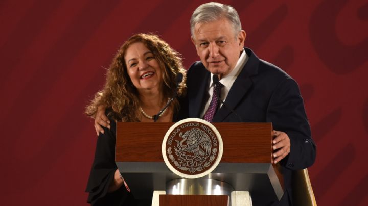 AMLO minimiza declaraciones de Sanjuana Martínez sobre "moches" para campaña de Sheinbaum