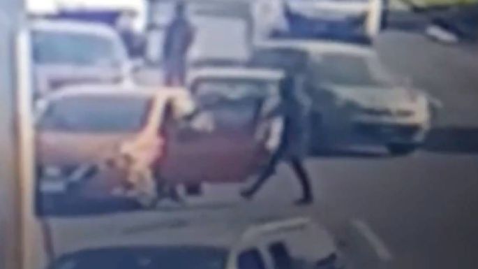 Frustran asalto a un automovilista y dan golpiza a joven ladrón en Ecatepec (Video)