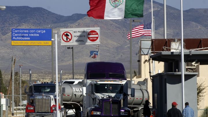 México denuncia retrasos en el transporte fronterizo por las nuevas revisiones de Texas