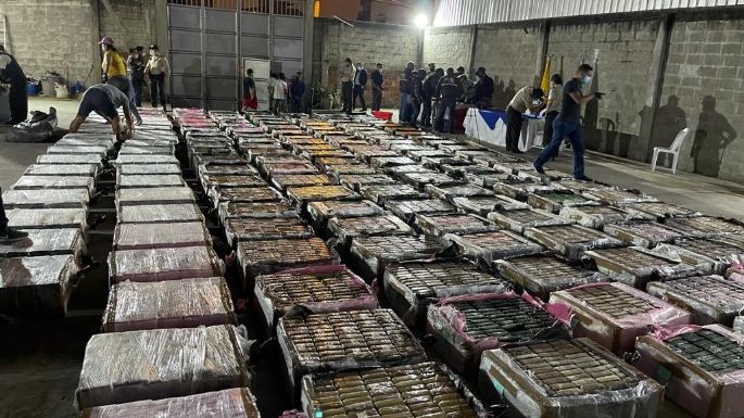 Decomisan toneladas de cocaína con valor de 450 mdd en Ecuador; irían a México y EU