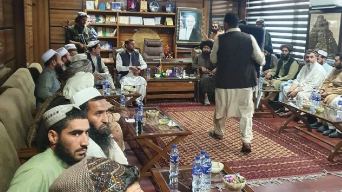 Los talibán anuncian su entrada total en Kabul, luego de que el presidente abandonó el país