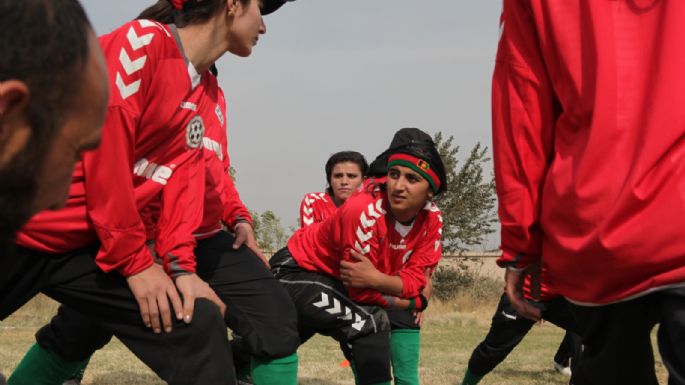 Mujeres que jugaban futbol en Afganistán temen por sus vidas