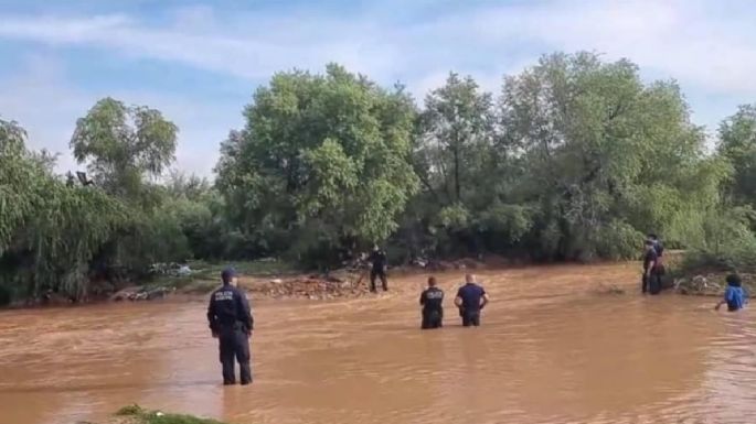 Corriente arrastra auto de familia estadunidense y mueren tres niños en Agua Prieta