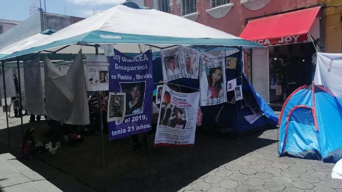 Plantón de familiares de desaparecidos cumple un mes en Puebla; exigen aprobación de ley