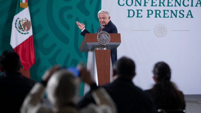 AMLO pre estrena spot de su tercer informe en la mañanera y dice: "se lo dedico a los fifís"