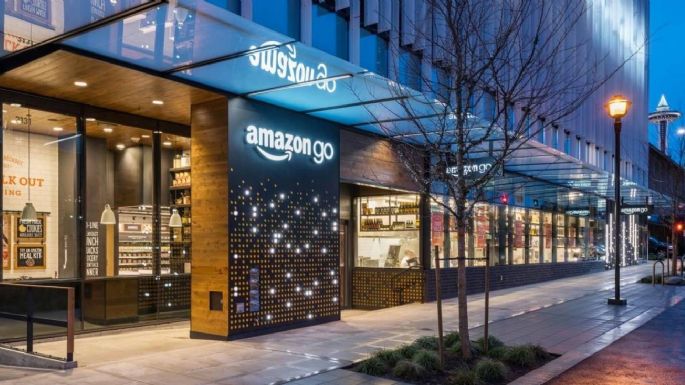 Amazon estudia abrir tiendas físicas al estilo de grandes almacenes, según el WSJ