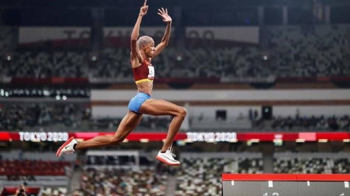 La venezolana Yulimar Rojas impone récord mundial en salto triple femenil (Video)