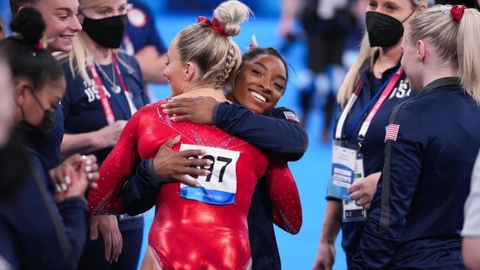 Simone Biles volverá para competir en la final de barra de equilibrio