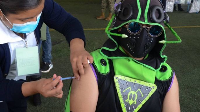 Sheinbaum reconoce que jóvenes de Morelos, Edomex y otras alcaldías agotaron las vacunas Pfizer en Xochimilco
