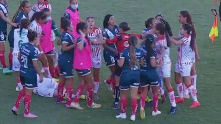 Trifulca de jugadoras de Necaxa y Puebla en partido de la Liga Mx Femenil (Video)