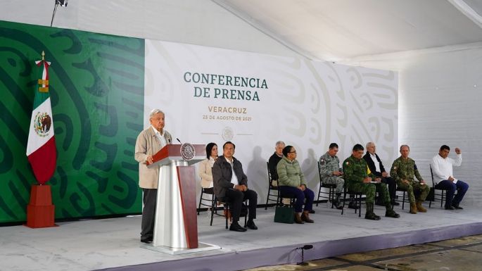 AMLO anuncia paquete de apoyos, previo censo casa por casa, a damnificados por Grace en Veracruz