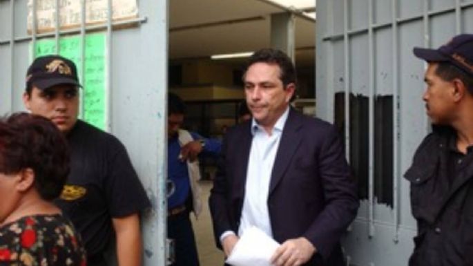 Juez reactiva orden de aprehensión contra Carlos Cabal Peniche por faltar a audiencia