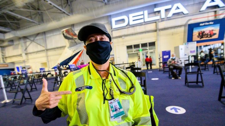 Aerolínea Delta cobrará 200 dólares a empleados que no se vacunen contra el covid-19