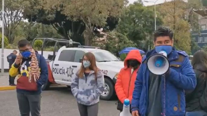 Estudiantes de Puebla denuncian desalojo violento en plena madrugada