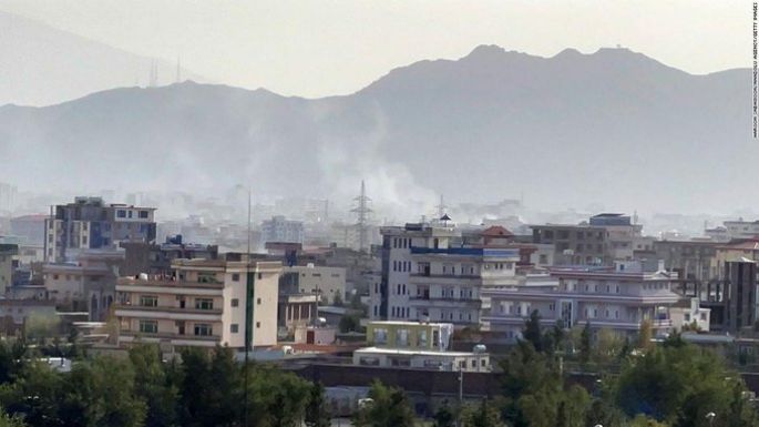 Estado Islámico se atribuye el ataque con cohetes de este lunes contra el aeropuerto de Kabul