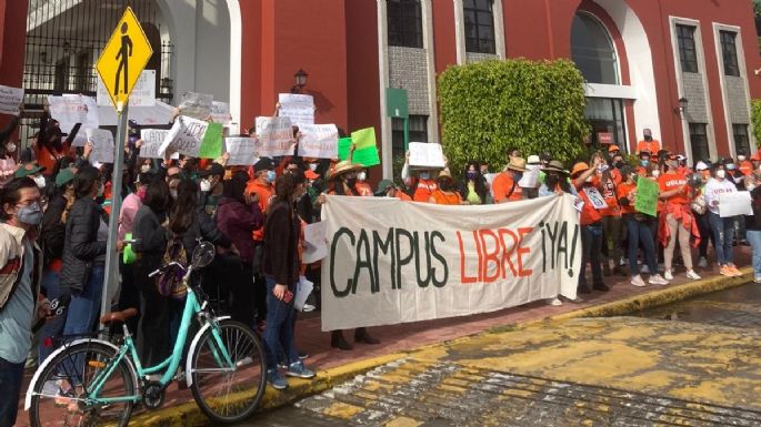 Estudiantes de la UDLAP exigen liberación de instalaciones; "campus libre ya"