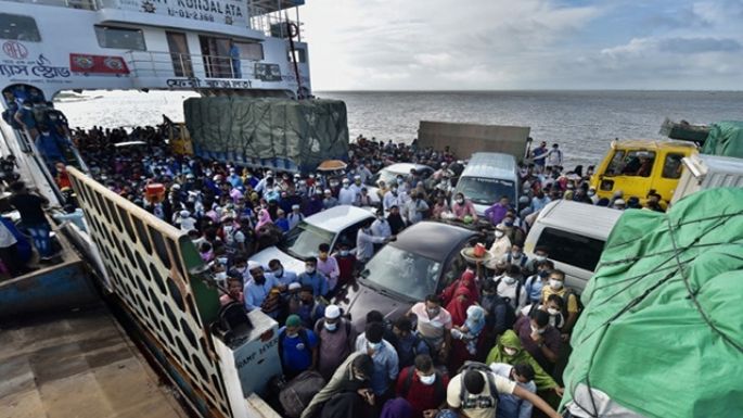 Al menos 19 personas murieron tras caer un rayo sobre un barco en Bangladesh