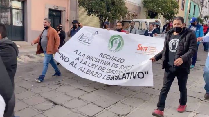 Protestan en Zacatecas contra la aprobación de la reforma al Issstezac