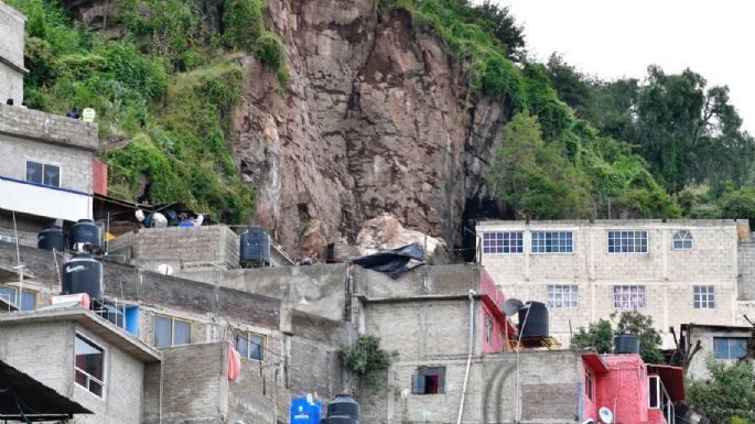 Un muerto y 10 personas desaparecidas tras desgajamiento del cerro del Chiquihuite