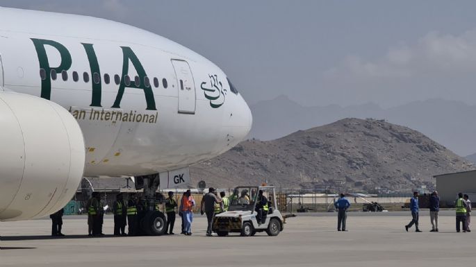 Primer vuelo comercial arriba a Kabul tras la reapertura del aeropuerto de Afganistán