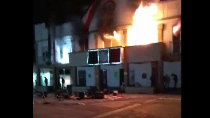 Ejidatarios queman palacio municipal de Altamirano, Chiapas