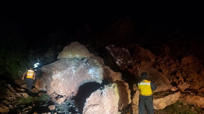 Colima: se desgaja cerro en la carretera Villa de Álvarez-Minatitlán; mueren dos mujeres