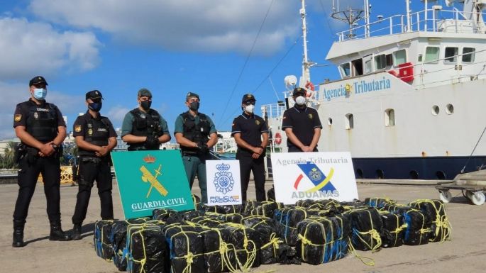 Policía de España decomisa mil 200 kilos de cocaína transportada en un velero