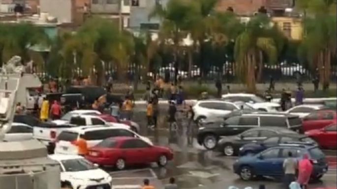 Se desata gresca entre aficionados al término del San Luis ante Tigres (Videos)