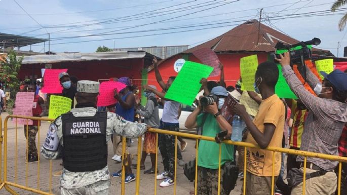 Haitianos protestan en oficinas de la Comar para exigir que agilicen sus solicitudes de refugio