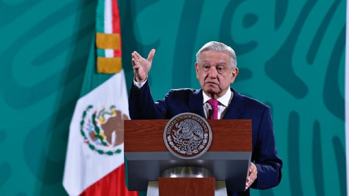 AMLO pide a conservadores de sectas como el Yunque "salir del clóset" y ser auténticos como Vox