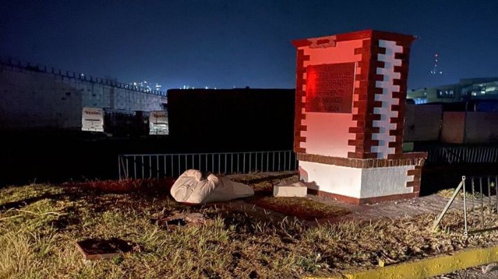 La estatua de AMLO en Atlacomulco fue derribada en primeras horas del 2022