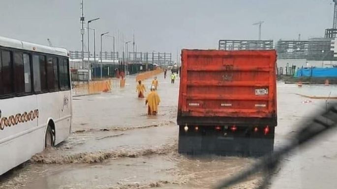 Lluvias provocan nueva inundación en obras de la refinería de Dos Bocas