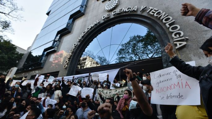 Tras cacerolazo de alumnos y profesores, suspenden sesión sobre reforma al estatuto del CIDE