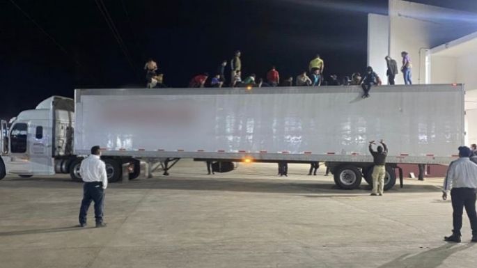 INM rescata a 359 personas migrantes que viajaban en la caja de un tractocamión en Veracruz