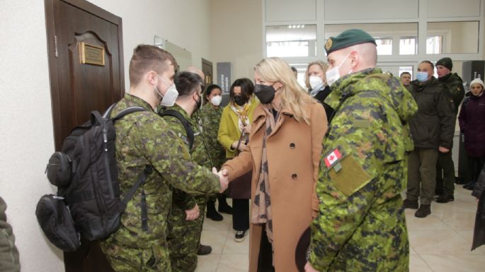 Canadá retira a las familias del personal de su Embajada en Ucrania por la tensión con Rusia
