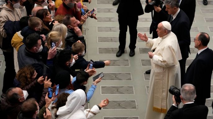 El Papa Francisco llama a los padres a no rechazar a sus hijos homosexuales